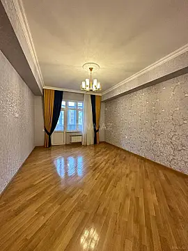 Satılır 3 otaqlı mənzil 137 m²
