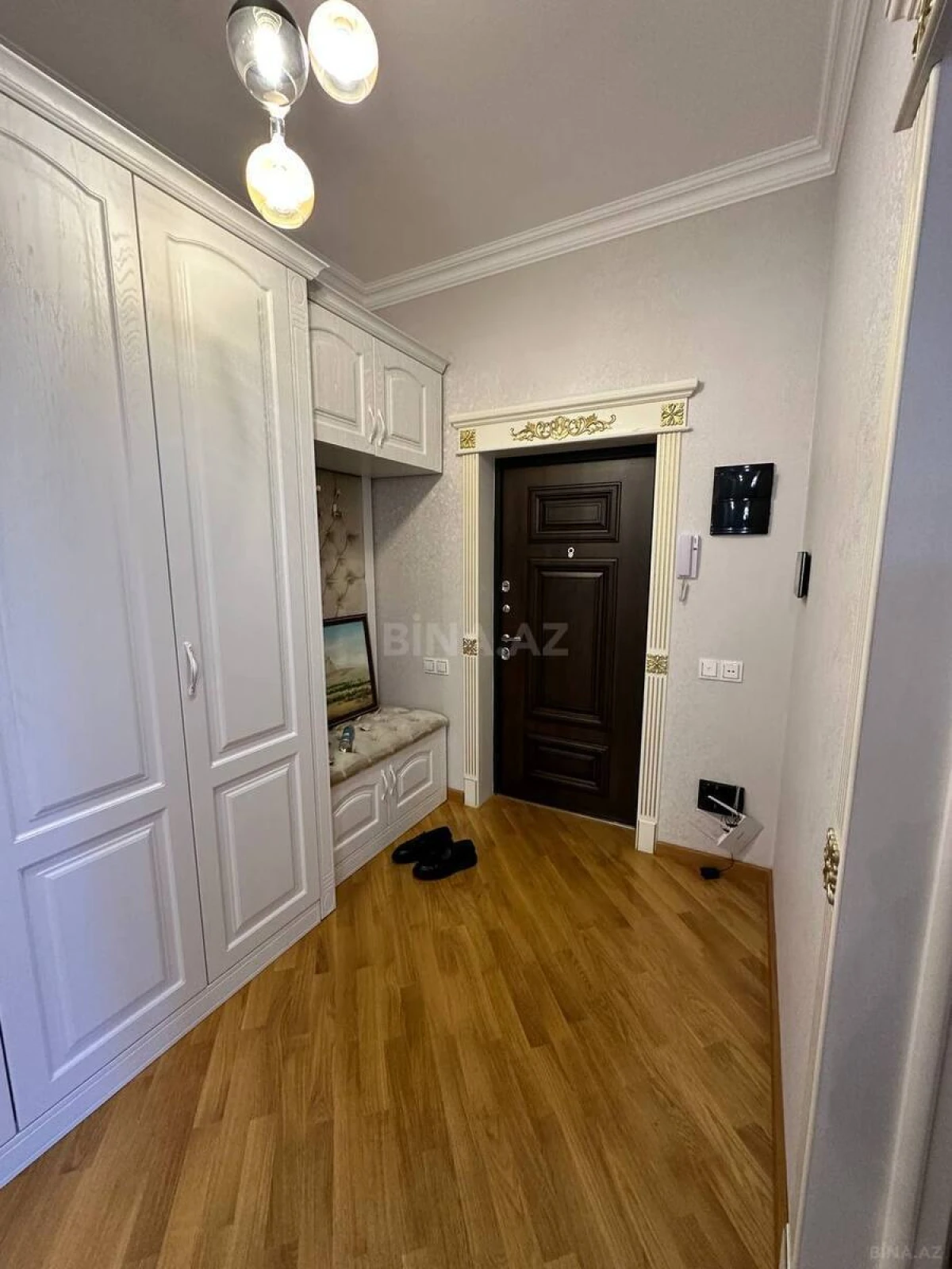 Satılır 3 otaqlı mənzil 137 m²