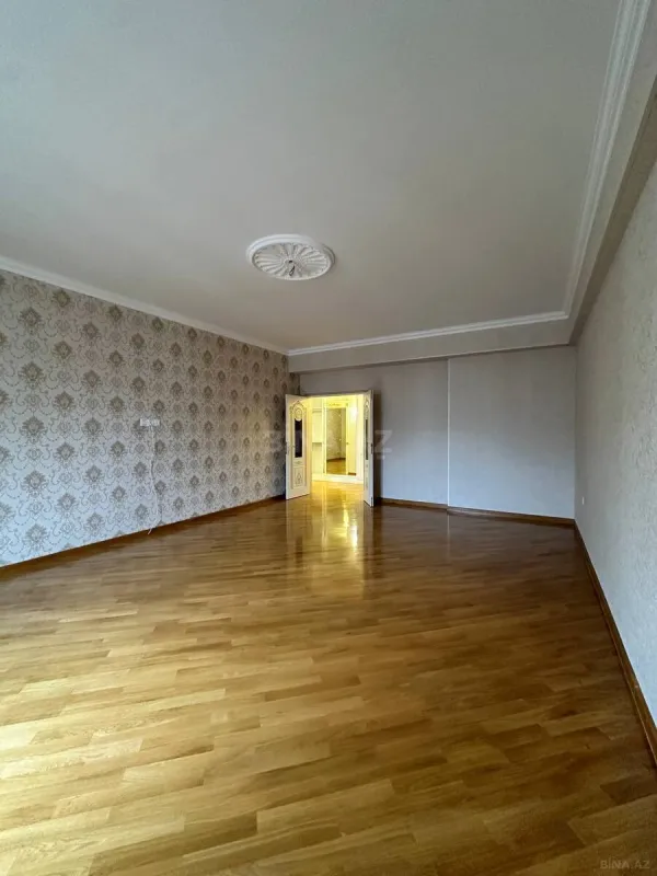 Satılır 3 otaqlı mənzil 137 m²