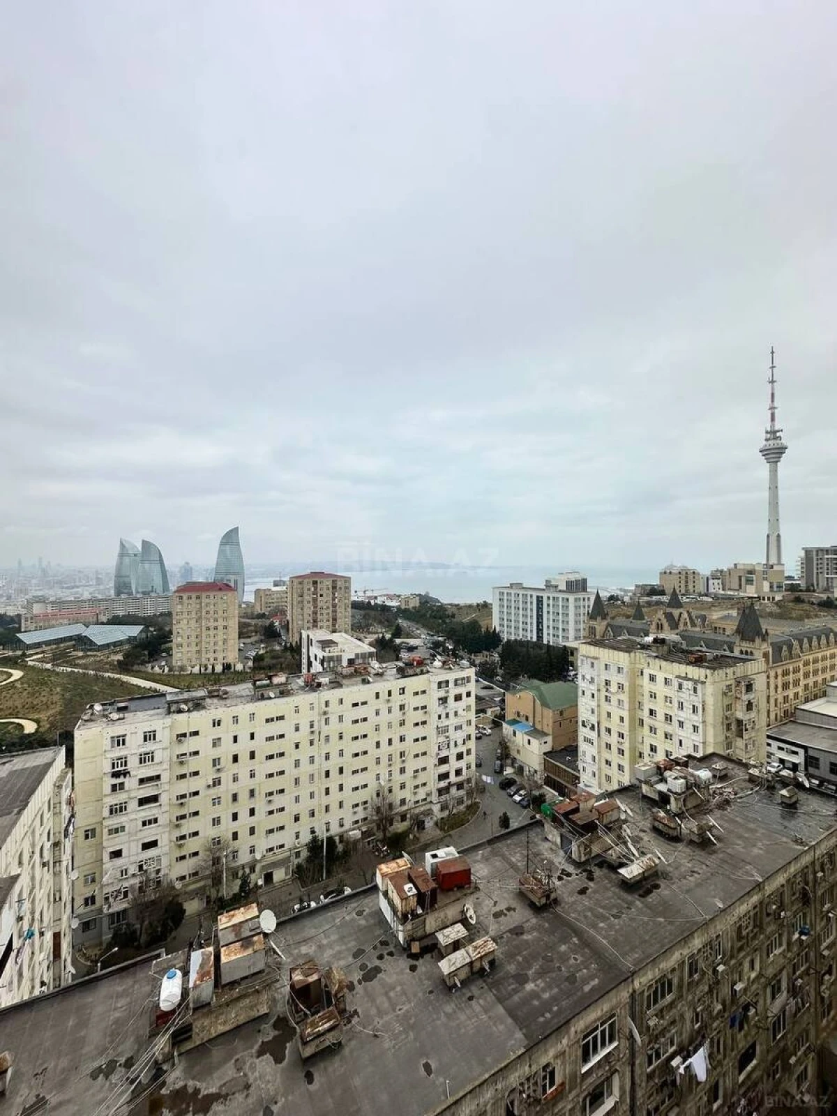 Satılır 3 otaqlı mənzil 137 m²