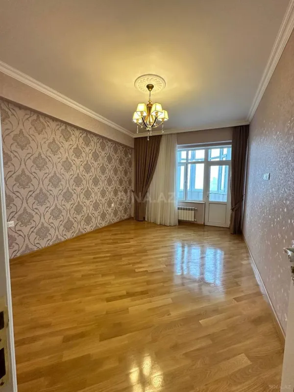 Satılır 3 otaqlı mənzil 137 m²