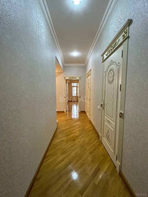 Satılır 3 otaqlı mənzil 137 m²