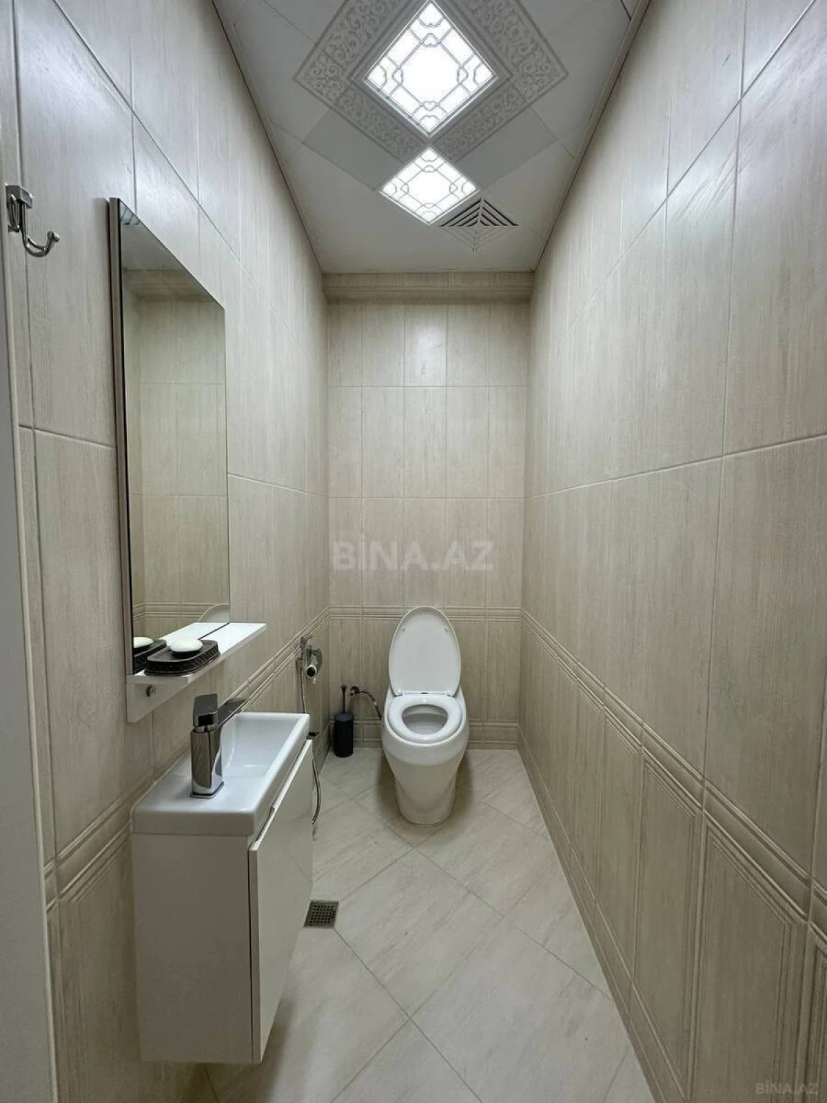 Satılır 3 otaqlı mənzil 137 m²