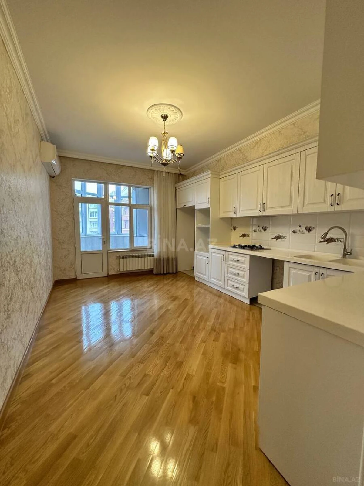 Satılır 3 otaqlı mənzil 137 m²