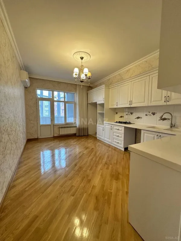 Satılır 3 otaqlı mənzil 137 m²