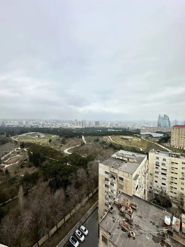 Satılır 3 otaqlı mənzil 137 m²