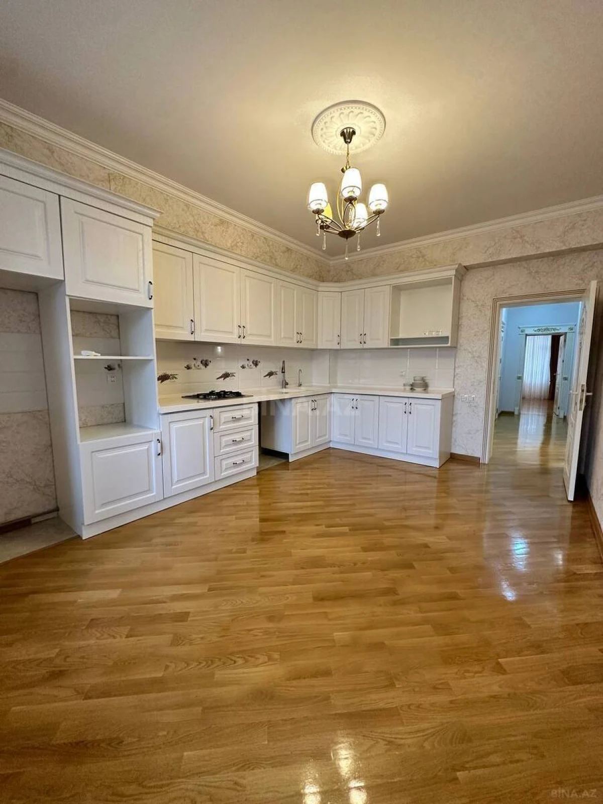 Satılır 3 otaqlı mənzil 137 m²