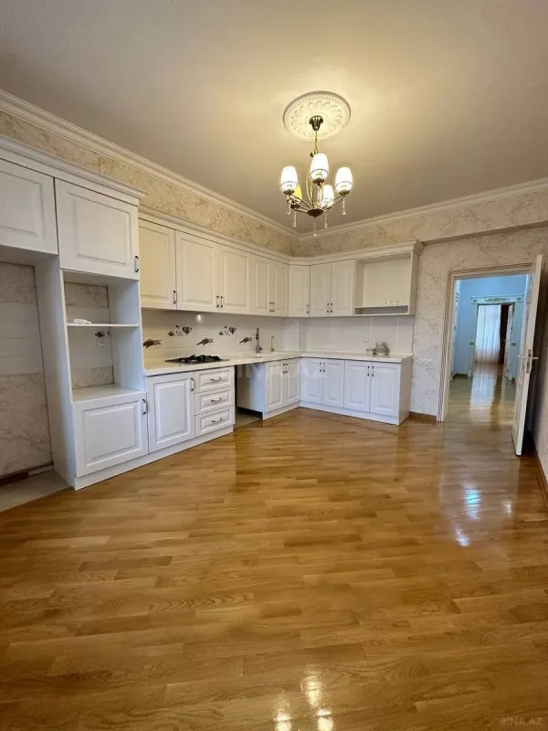 Satılır 3 otaqlı mənzil 137 m²