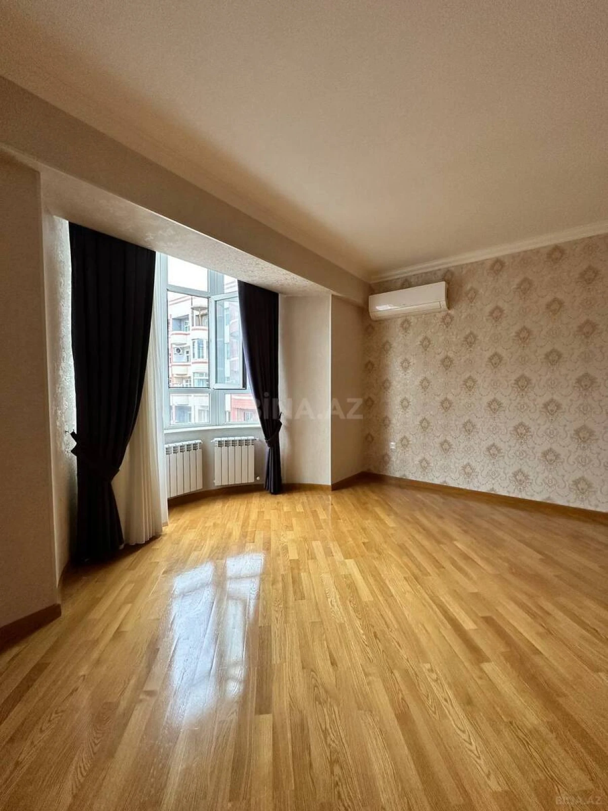 Satılır 3 otaqlı mənzil 137 m²