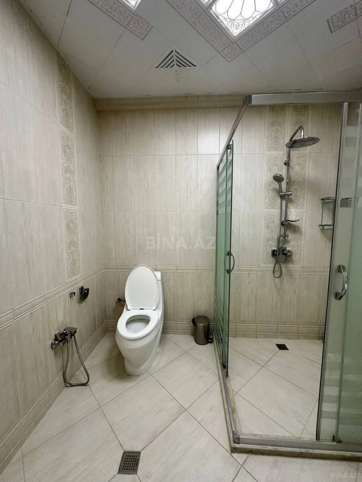 Satılır 3 otaqlı mənzil 137 m²