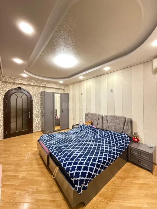 Satılır 3 otaqlı mənzil 155 m²