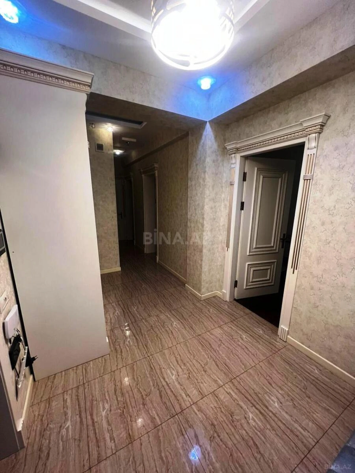 Satılır 2 otaqlı mənzil 107 m²