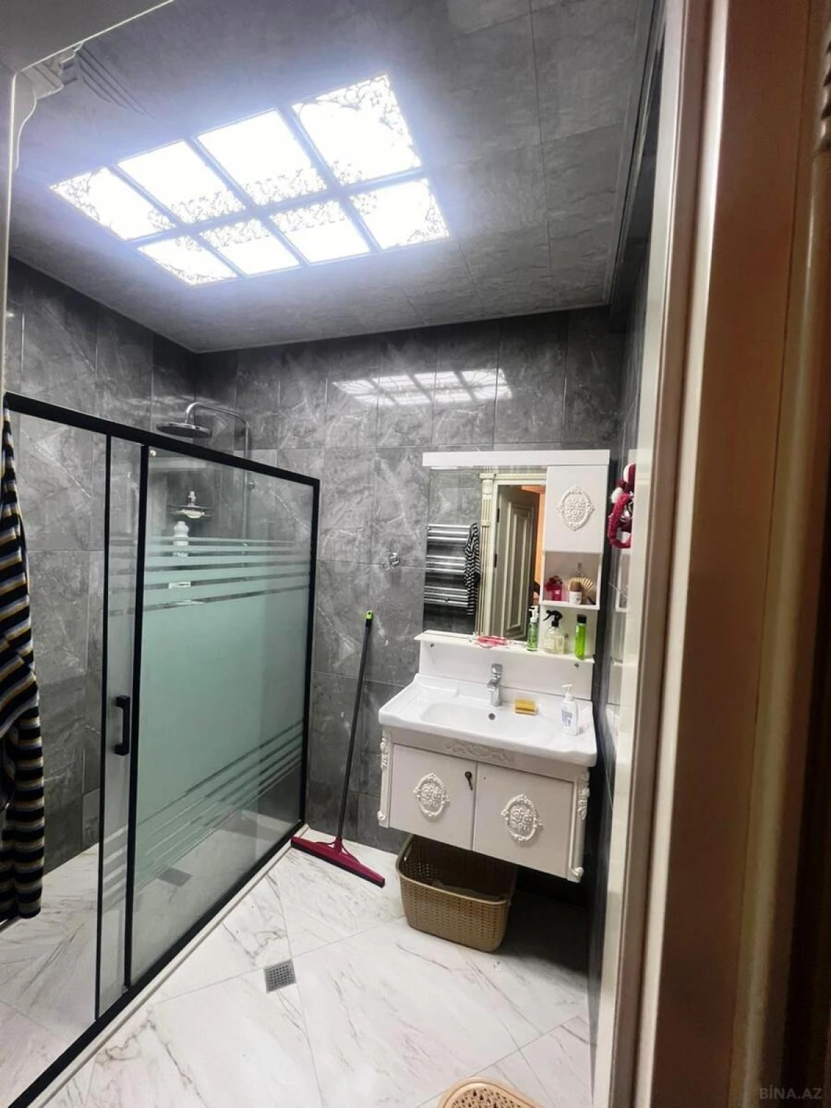 Satılır 2 otaqlı mənzil 107 m²