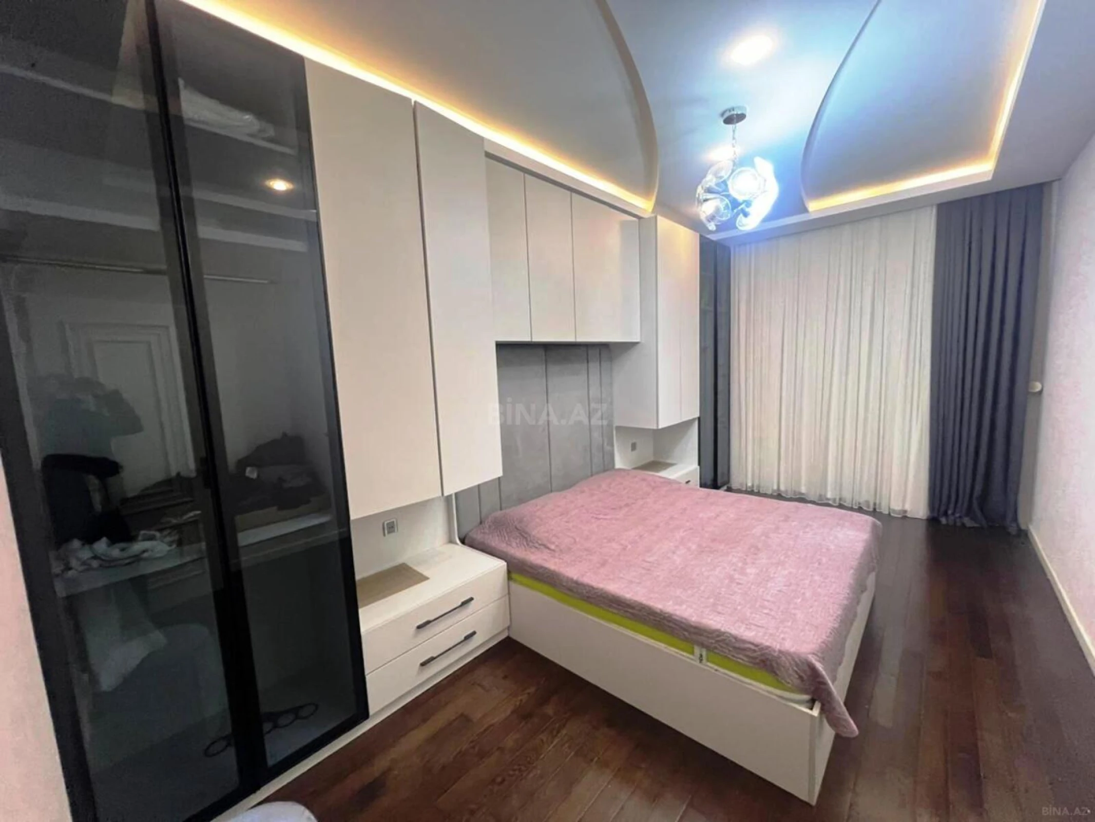 Satılır 2 otaqlı mənzil 107 m²