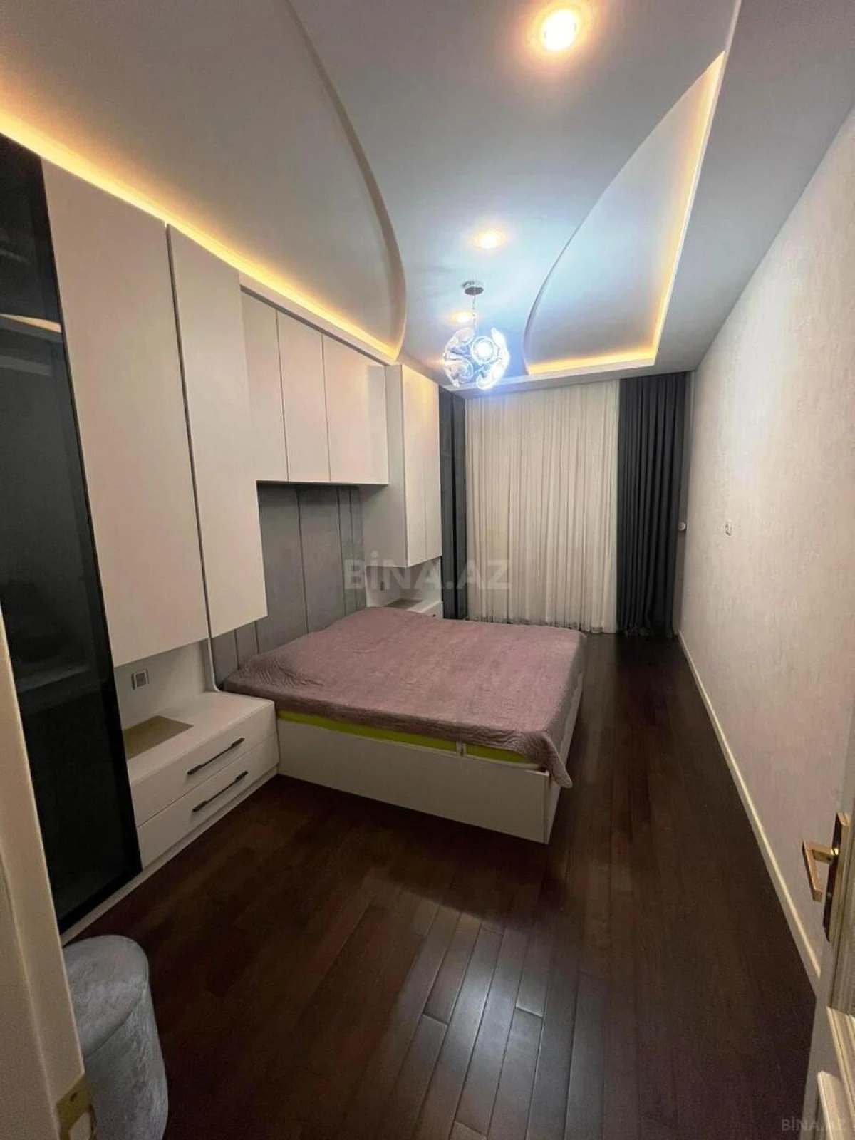 Satılır 2 otaqlı mənzil 107 m²