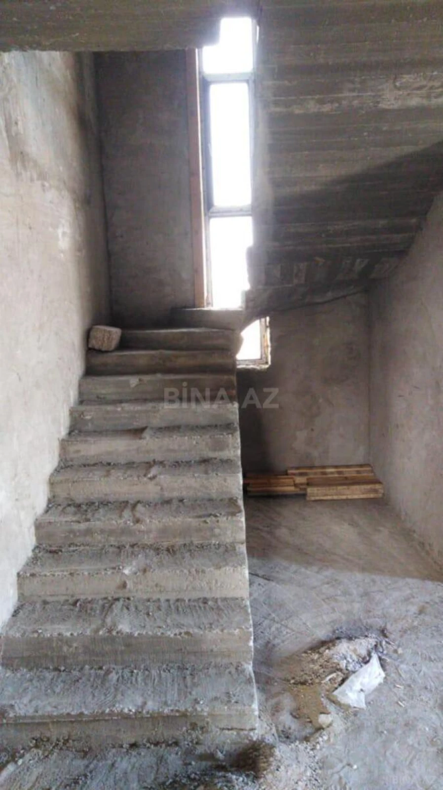 Satılır 5 otaqlı həyət evi 237 m²