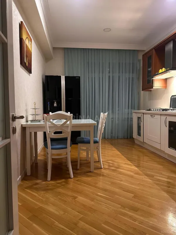 Satılır 2 otaqlı mənzil 96 m²