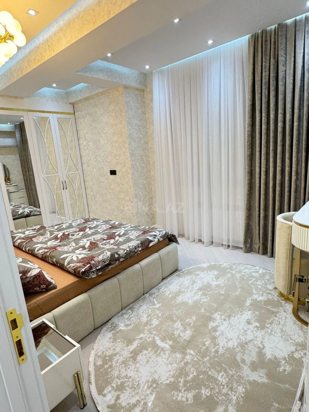 Kirayə verilir 2 otaqlı mənzil 85 m²