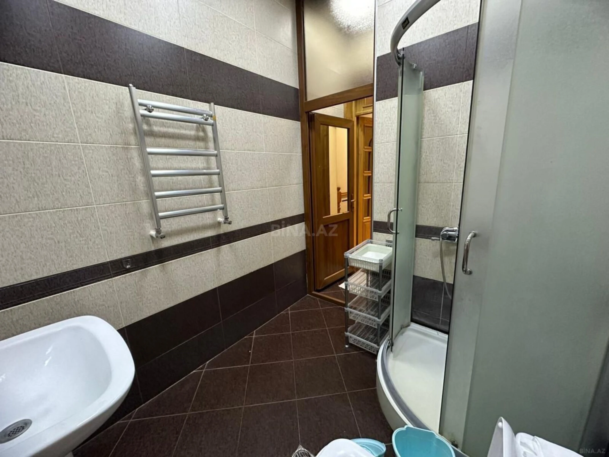 Satılır 6 otaqlı həyət evi 350 m²