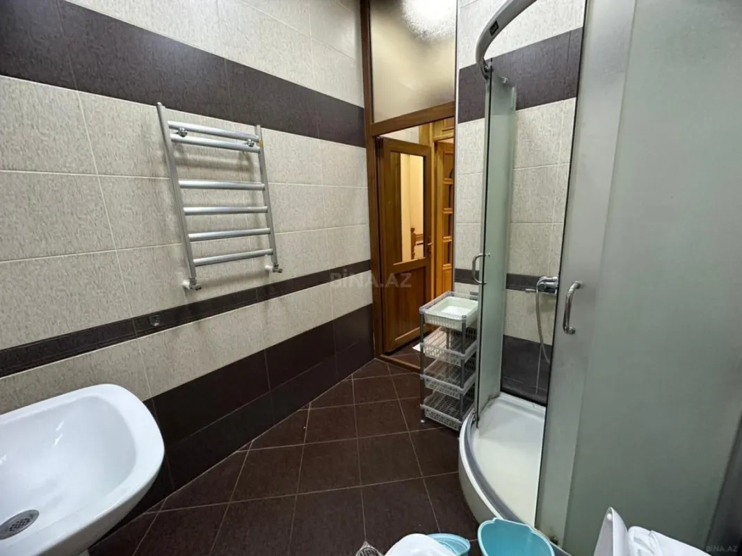 Satılır 6 otaqlı həyət evi 350 m²