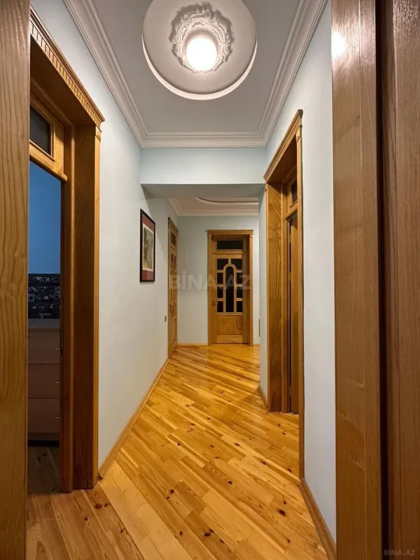 Satılır 6 otaqlı həyət evi 350 m²