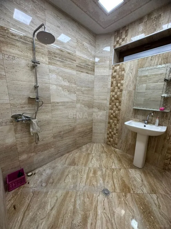 Satılır 6 otaqlı həyət evi 350 m²