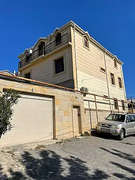Satılır 6 otaqlı həyət evi 350 m²