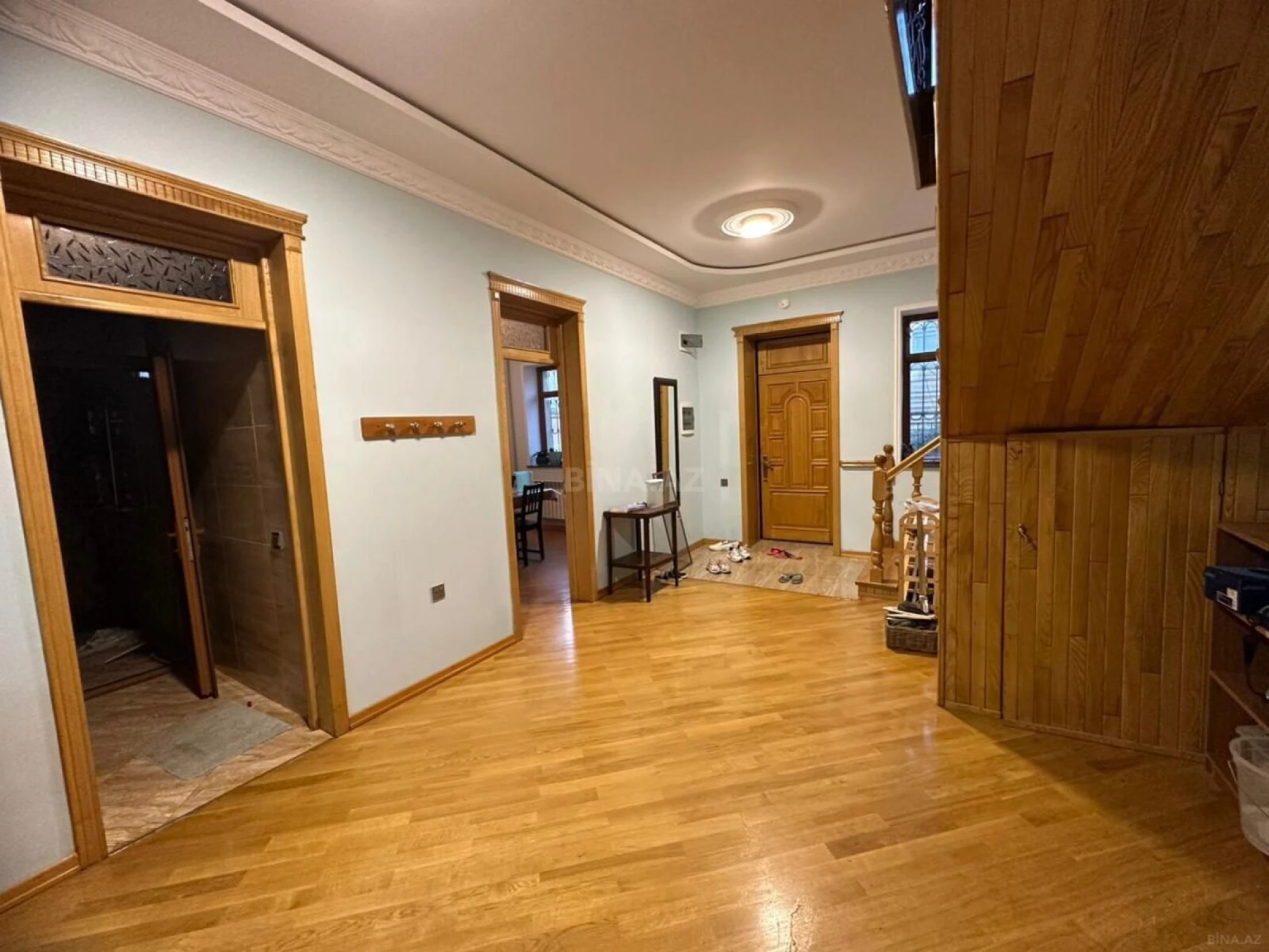 Satılır 6 otaqlı həyət evi 350 m²