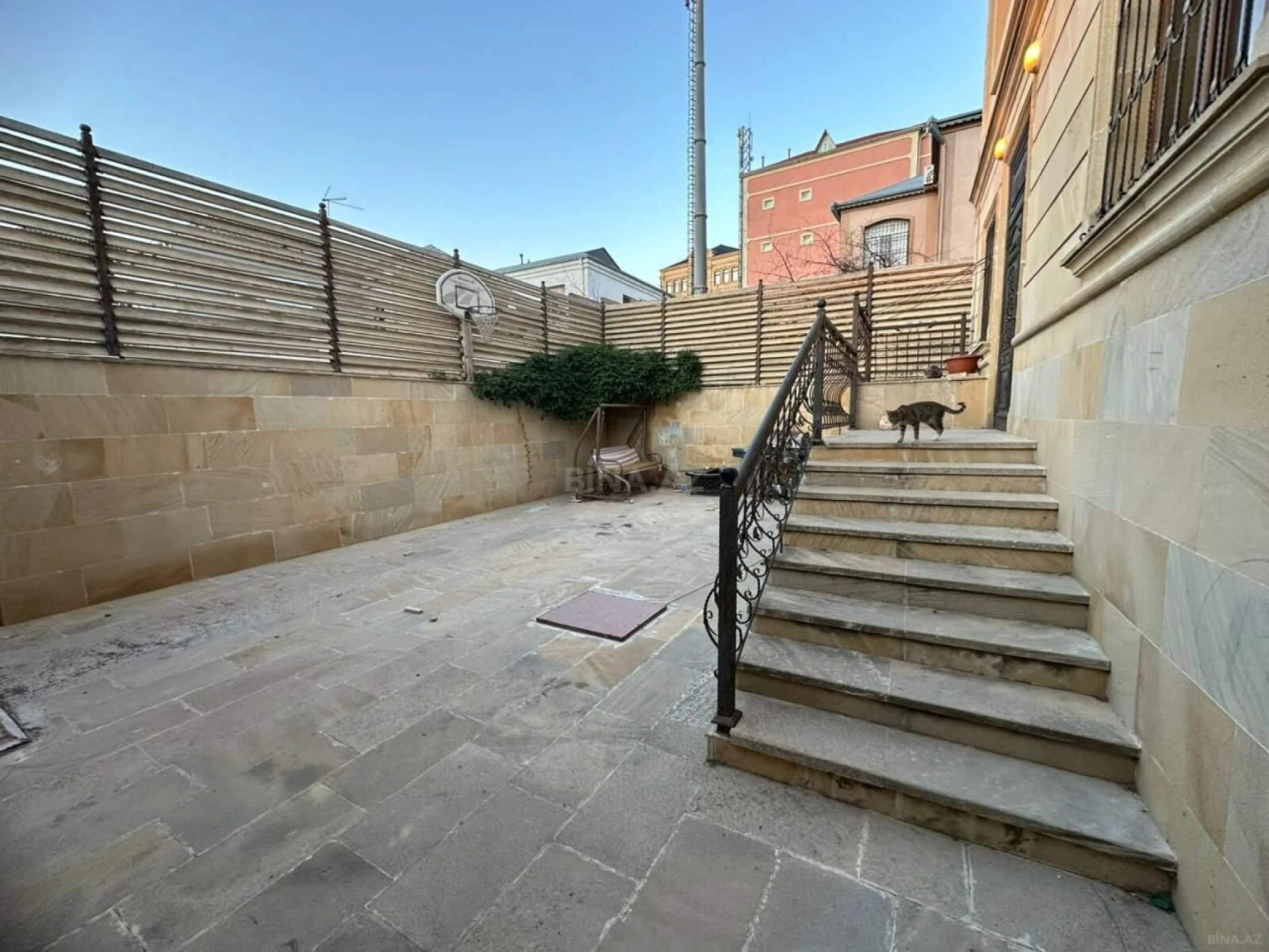 Satılır 6 otaqlı həyət evi 350 m²