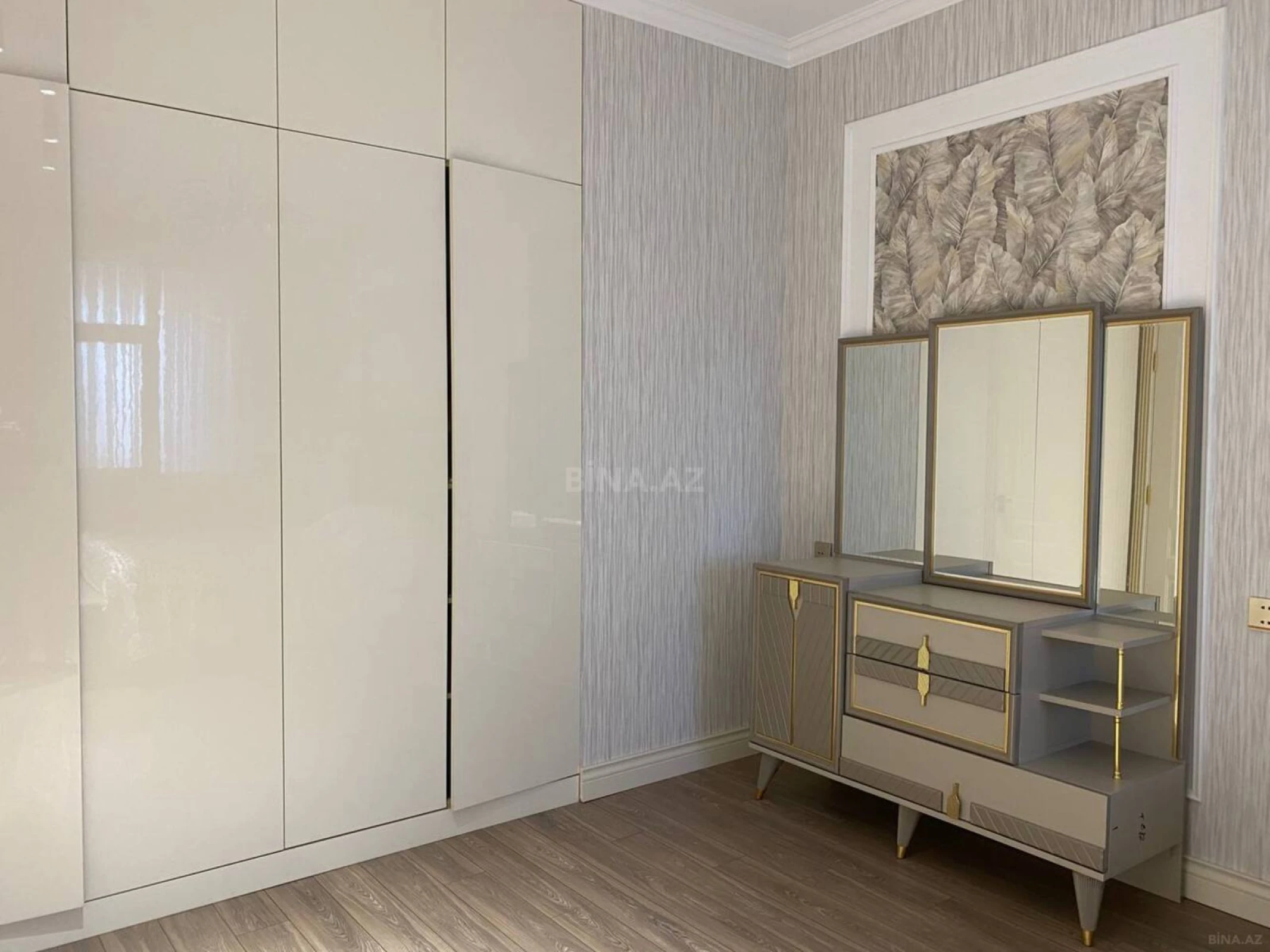Satılır 3 otaqlı mənzil 115 m²