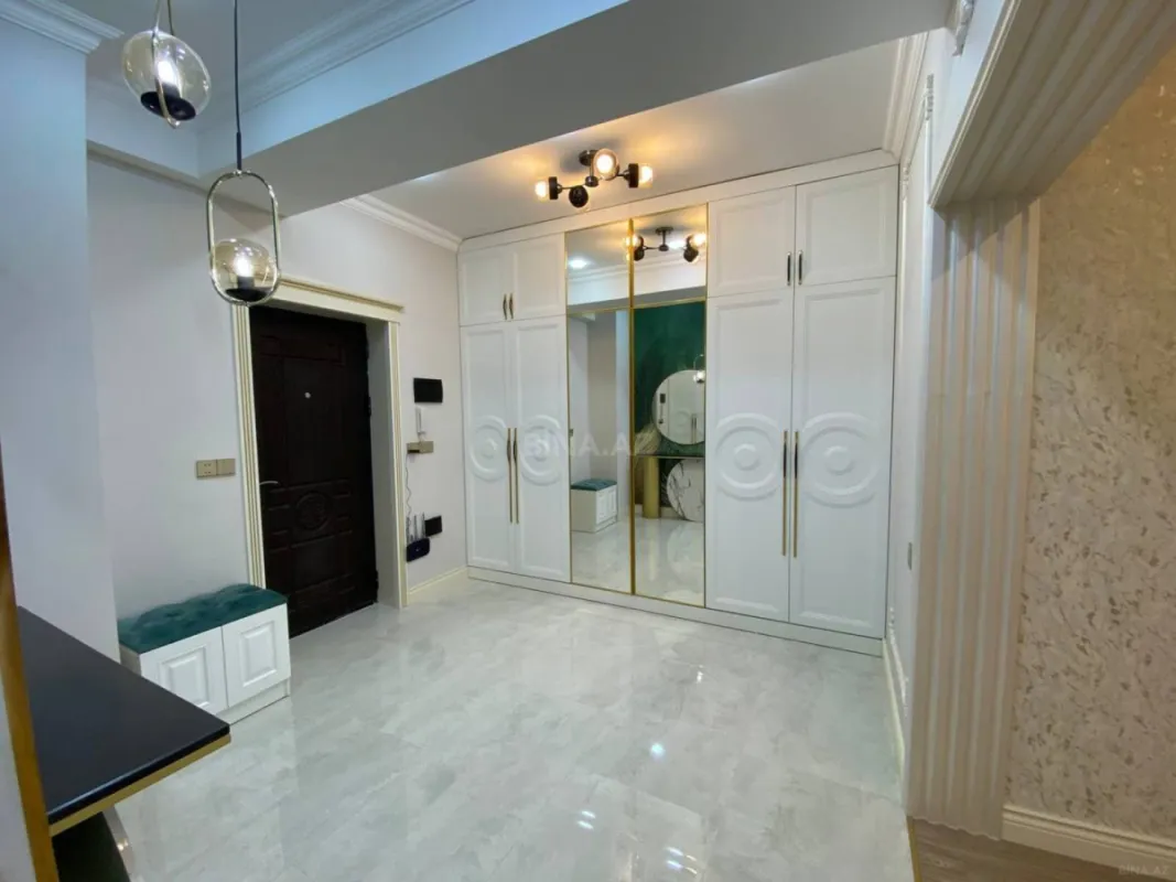 Satılır 3 otaqlı mənzil 115 m²