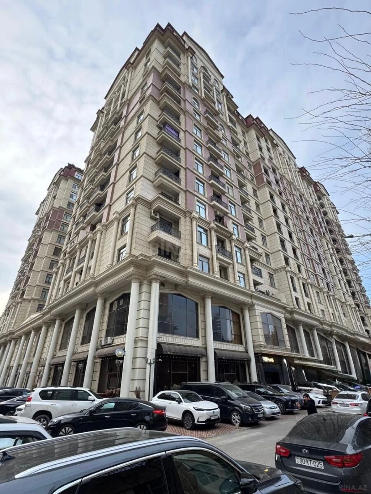 Satılır 4 otaqlı mənzil 185 m²