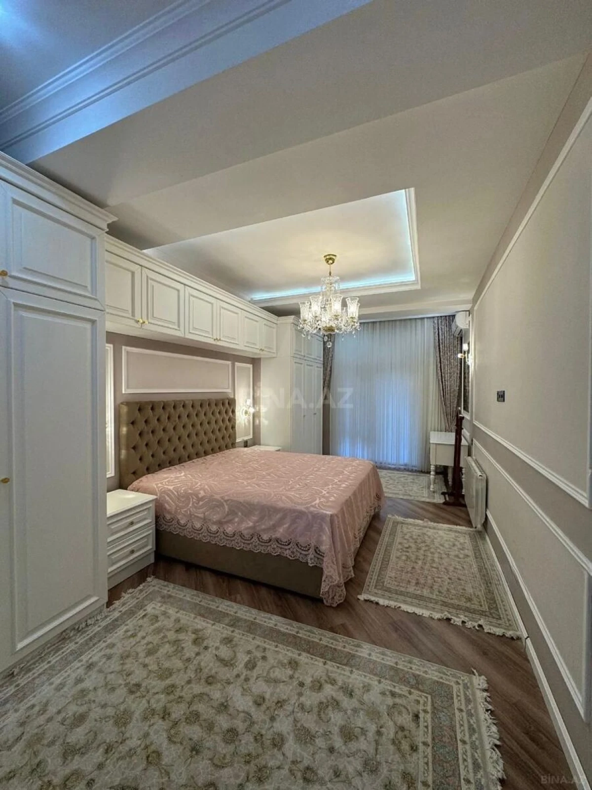 Satılır 4 otaqlı mənzil 185 m²