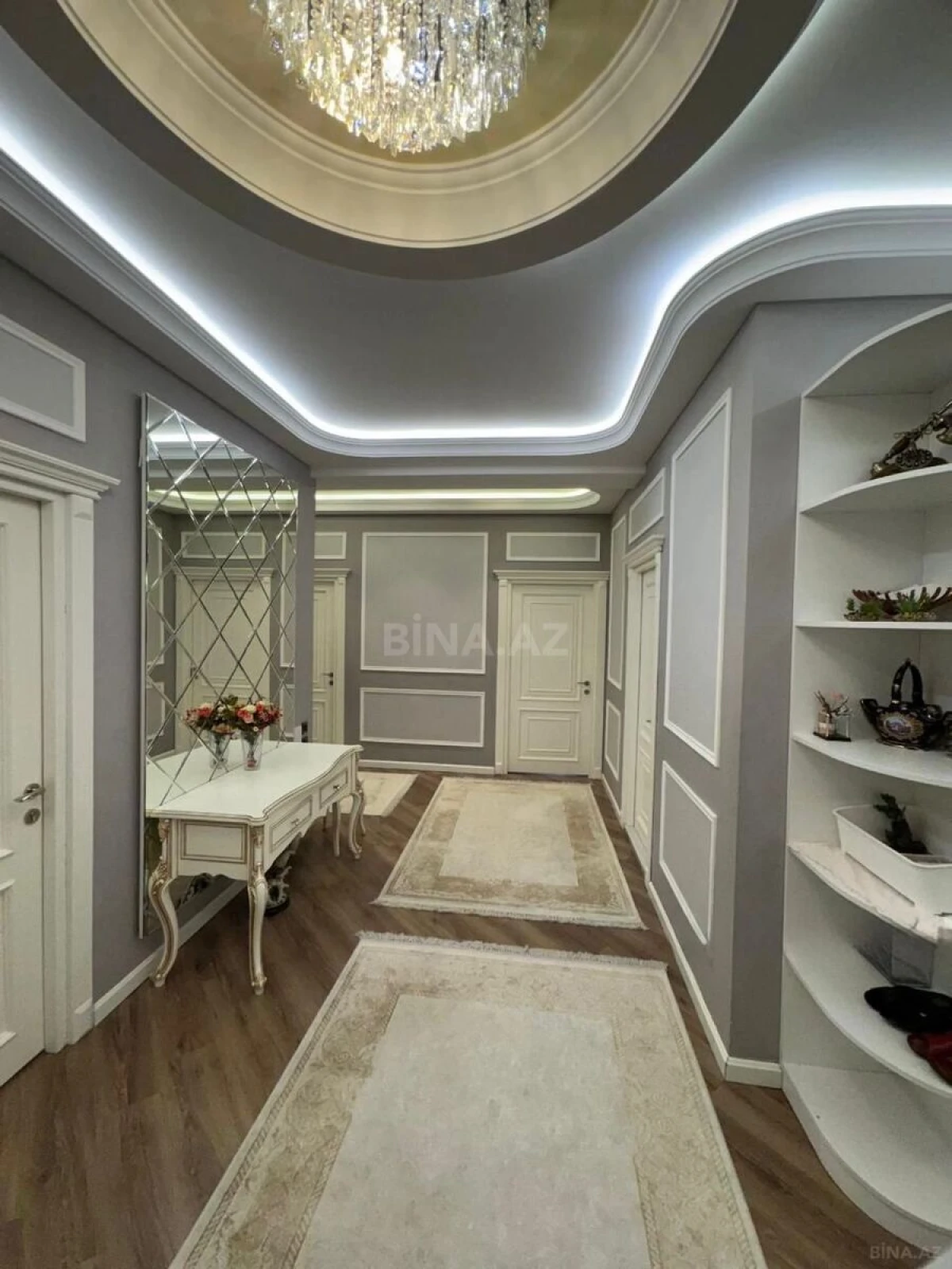 Satılır 4 otaqlı mənzil 185 m²