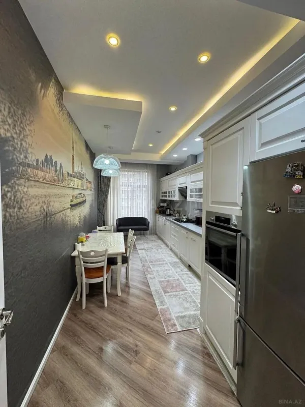 Satılır 4 otaqlı mənzil 185 m²