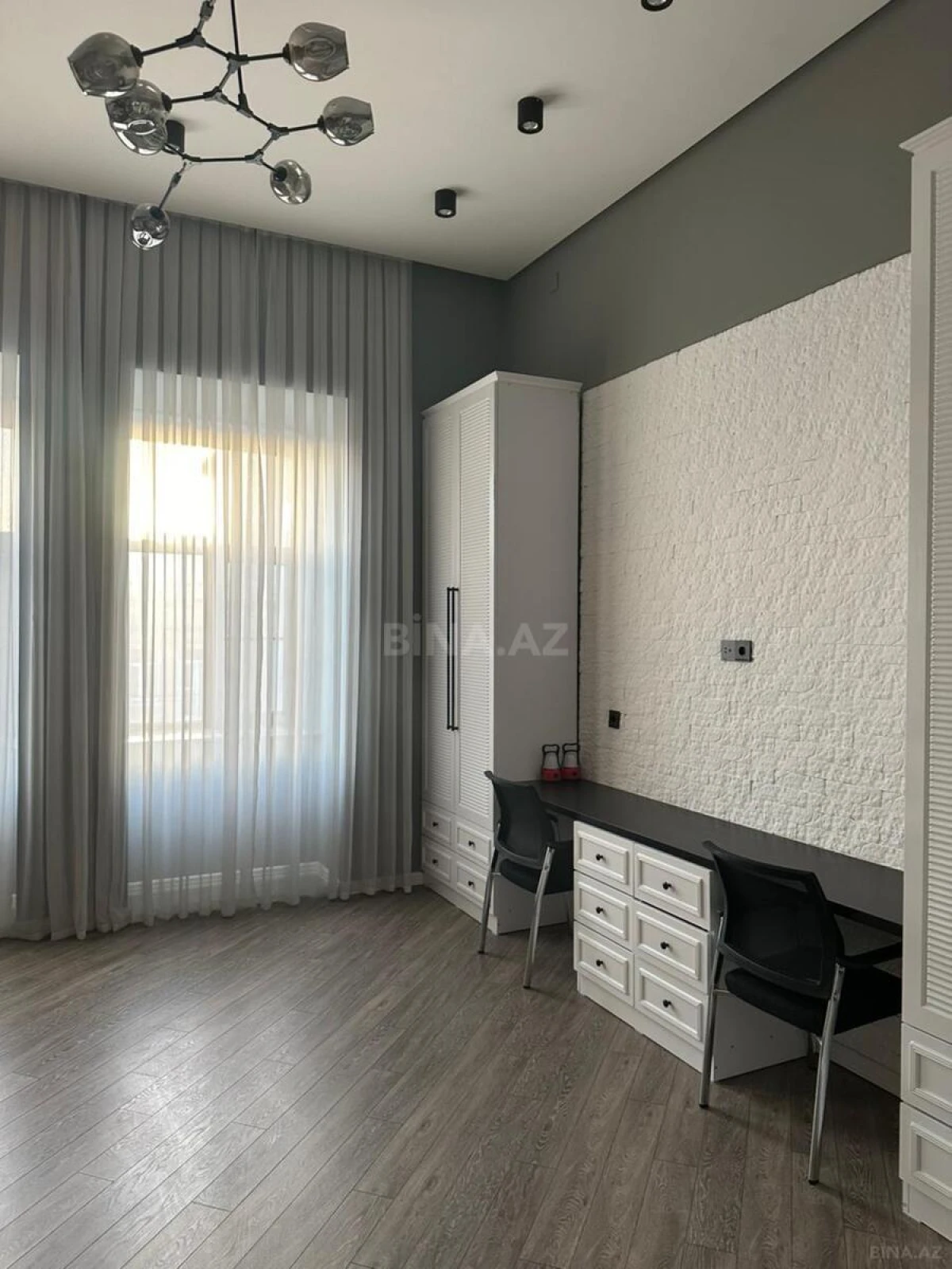 Kirayə verilir 3 otaqlı mənzil 140 m²
