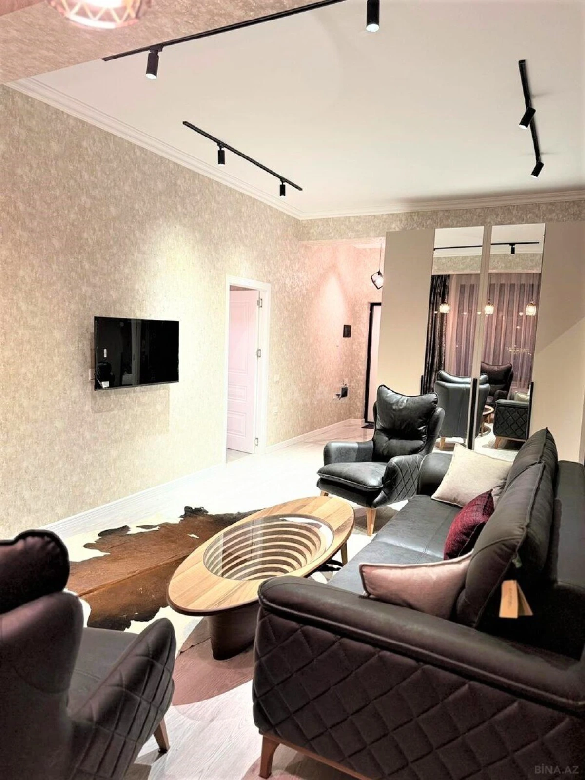 Kirayə verilir 2 otaqlı mənzil 80 m²