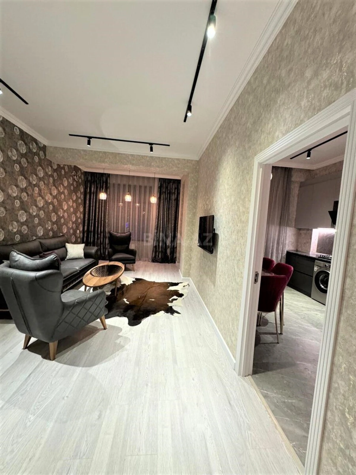 Kirayə verilir 2 otaqlı mənzil 80 m²