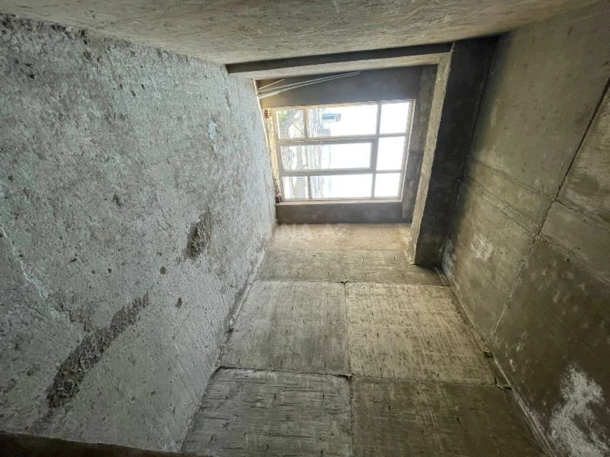 Satılır 4 otaqlı mənzil 231 m²