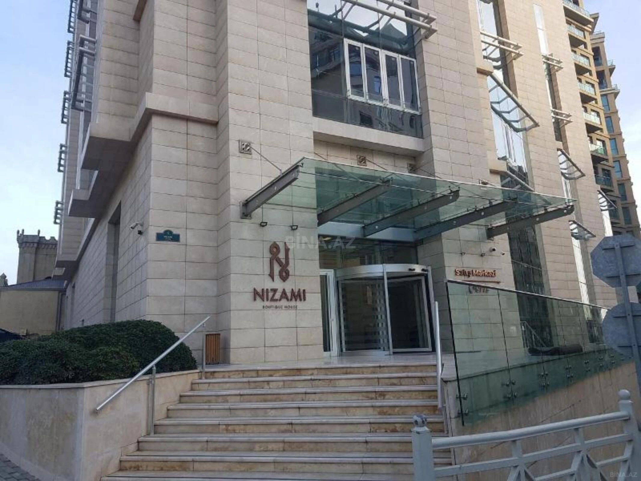 Satılır 4 otaqlı mənzil 231 m²