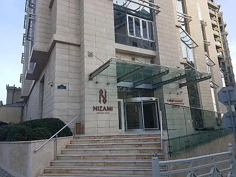 Satılır 4 otaqlı mənzil 231 m²