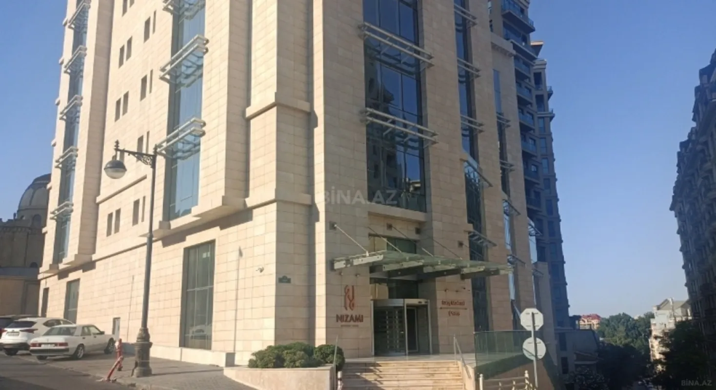 Satılır 4 otaqlı mənzil 231 m²