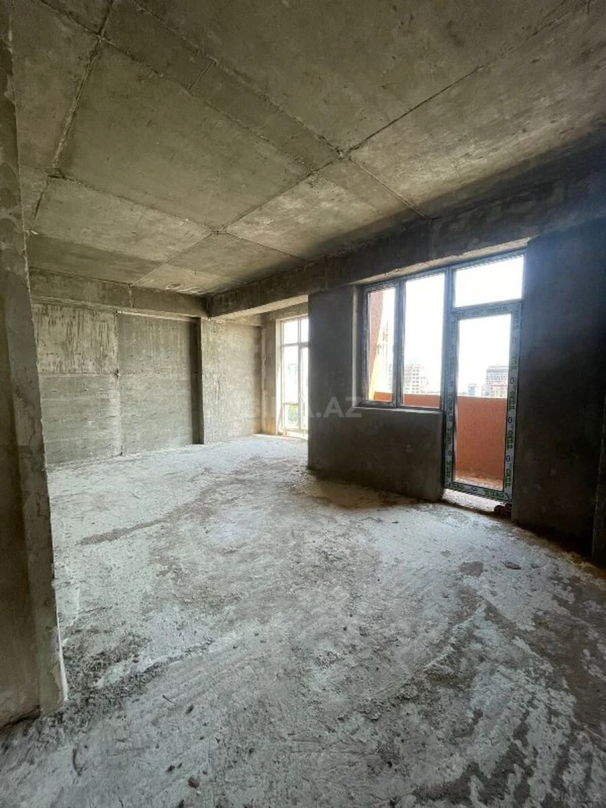 Satılır 4 otaqlı mənzil 231 m²