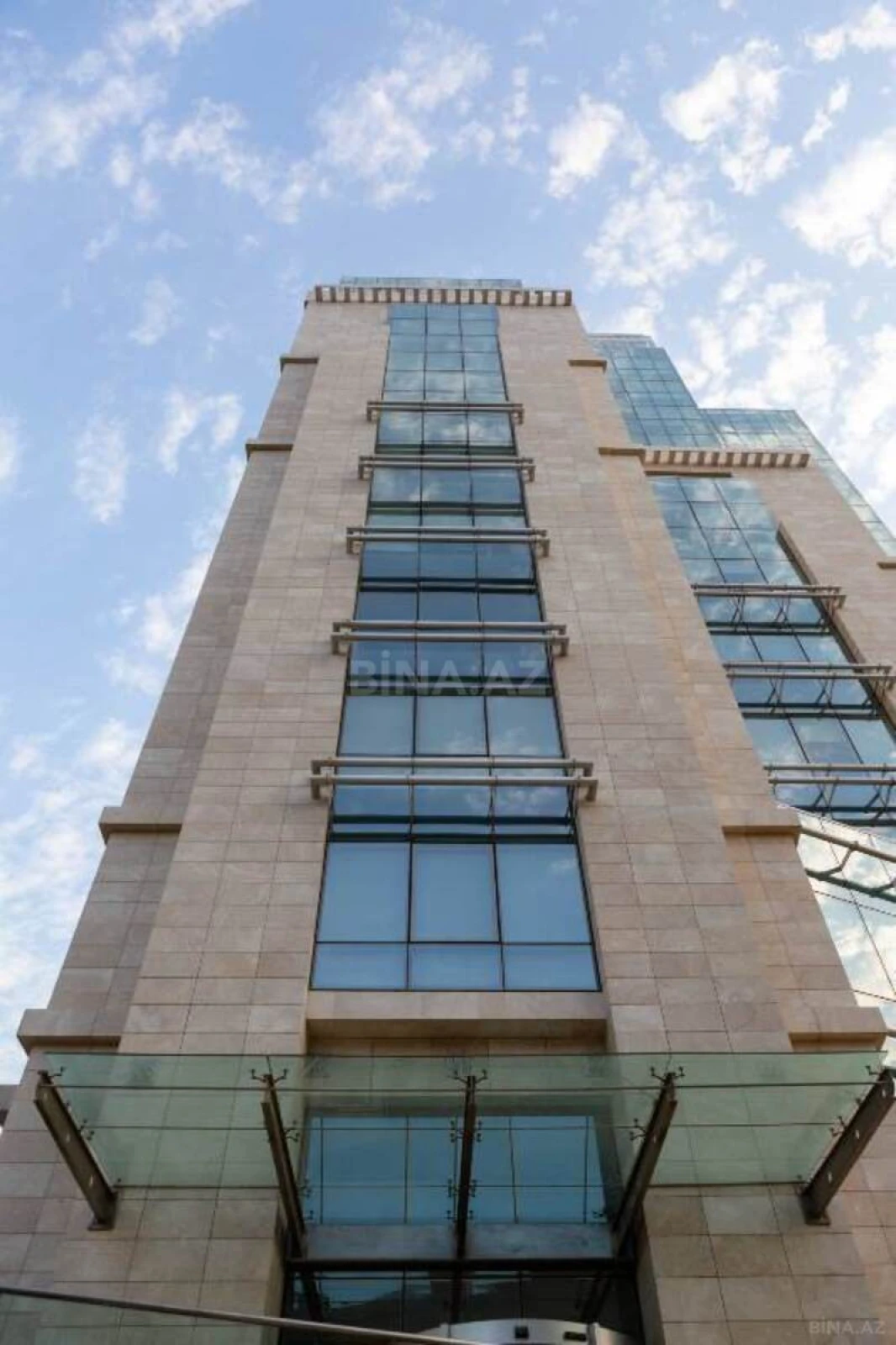 Satılır 4 otaqlı mənzil 231 m²