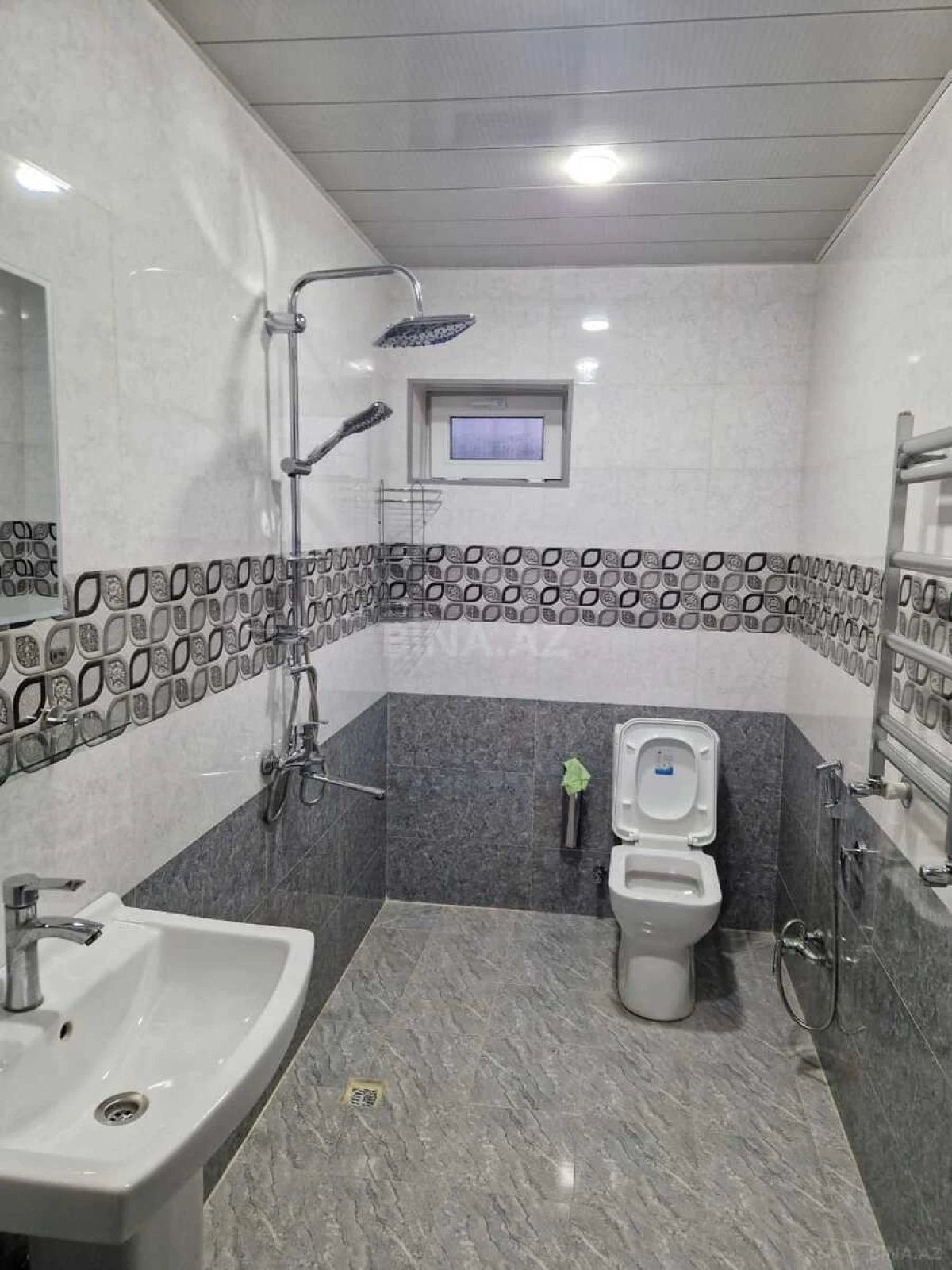 Kirayə verilir 5 otaqlı həyət evi 250 m²