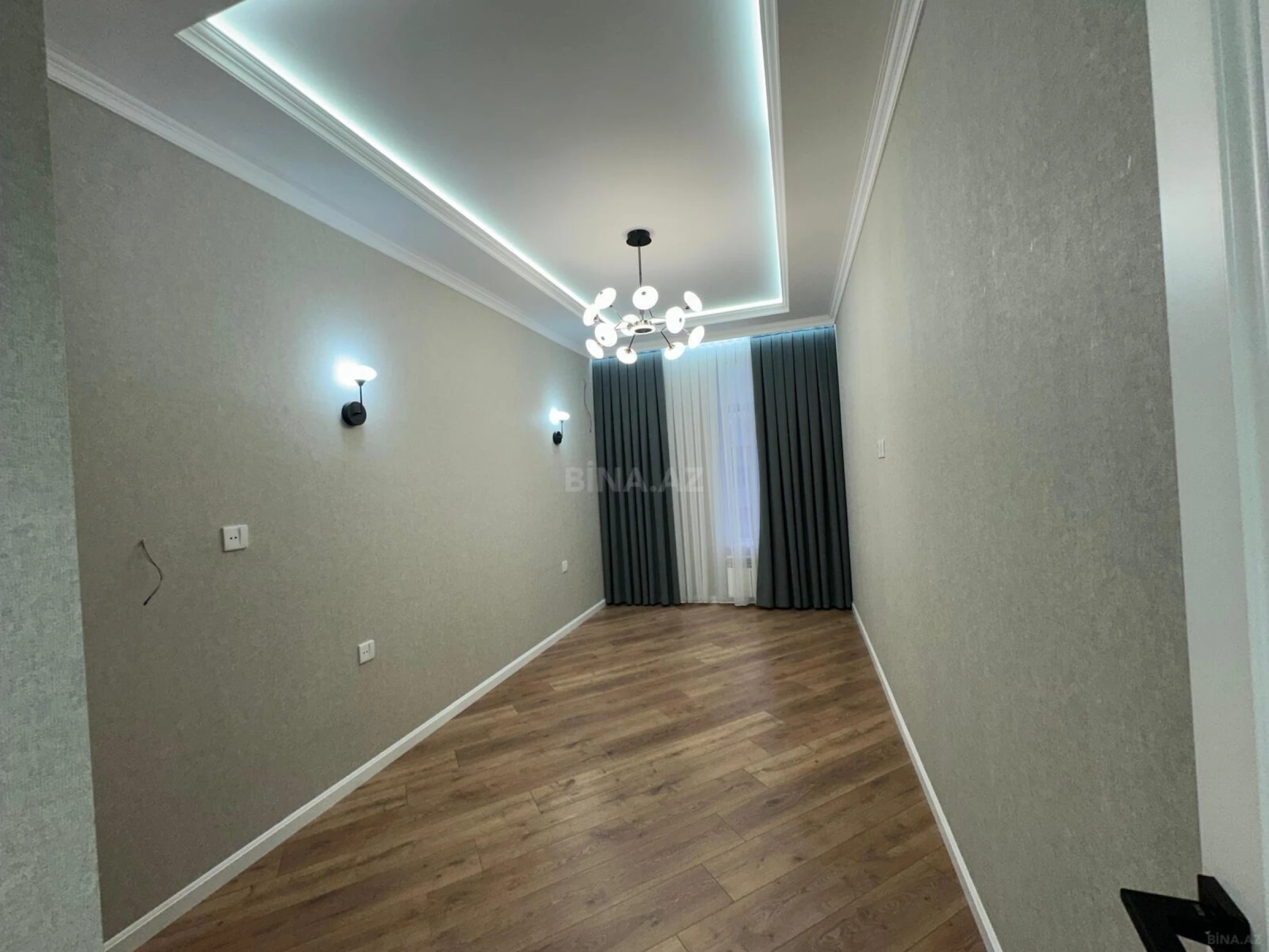 Satılır 4 otaqlı mənzil 137 m²