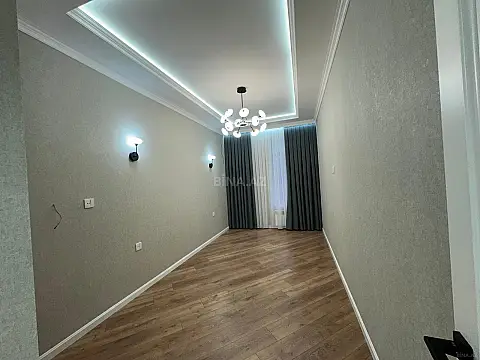 Satılır 4 otaqlı mənzil 137 m²