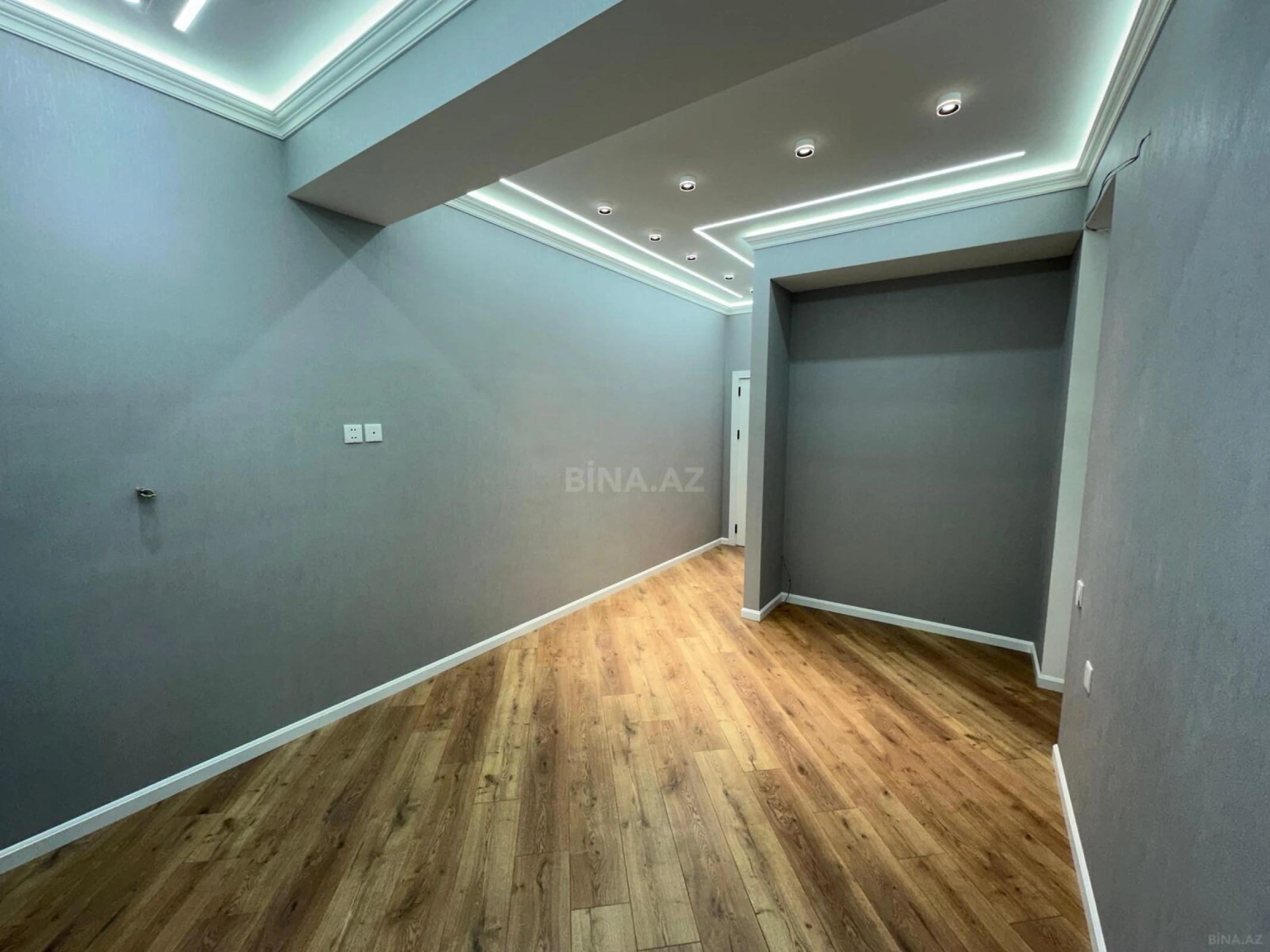 Satılır 4 otaqlı mənzil 137 m²