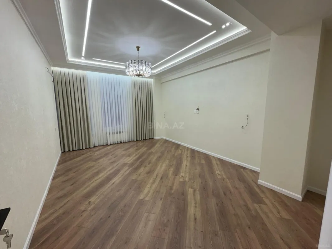 Satılır 4 otaqlı mənzil 137 m²