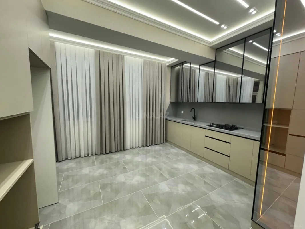 Satılır 4 otaqlı mənzil 137 m²